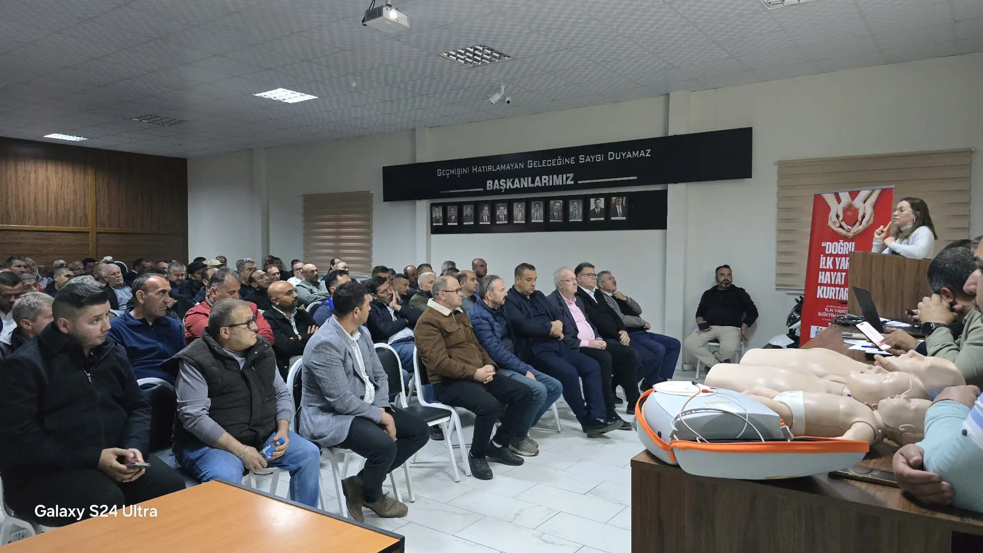 SERHAD BİRLİK ŞOFÖRLERİNE İLK YARDIM EĞİTİMİ galeri görseli